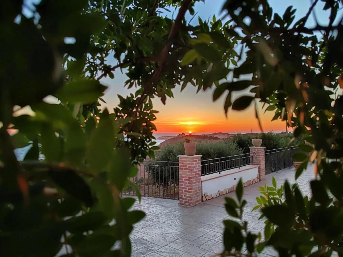 Il Casale Di Bovo Marina Villa Montallegro Exterior photo